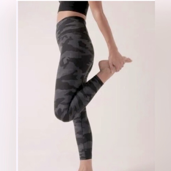 Athleta Pants - ATHLETA Elation High Waisted Camo 7/8 Tight Leggings Women's Size: S